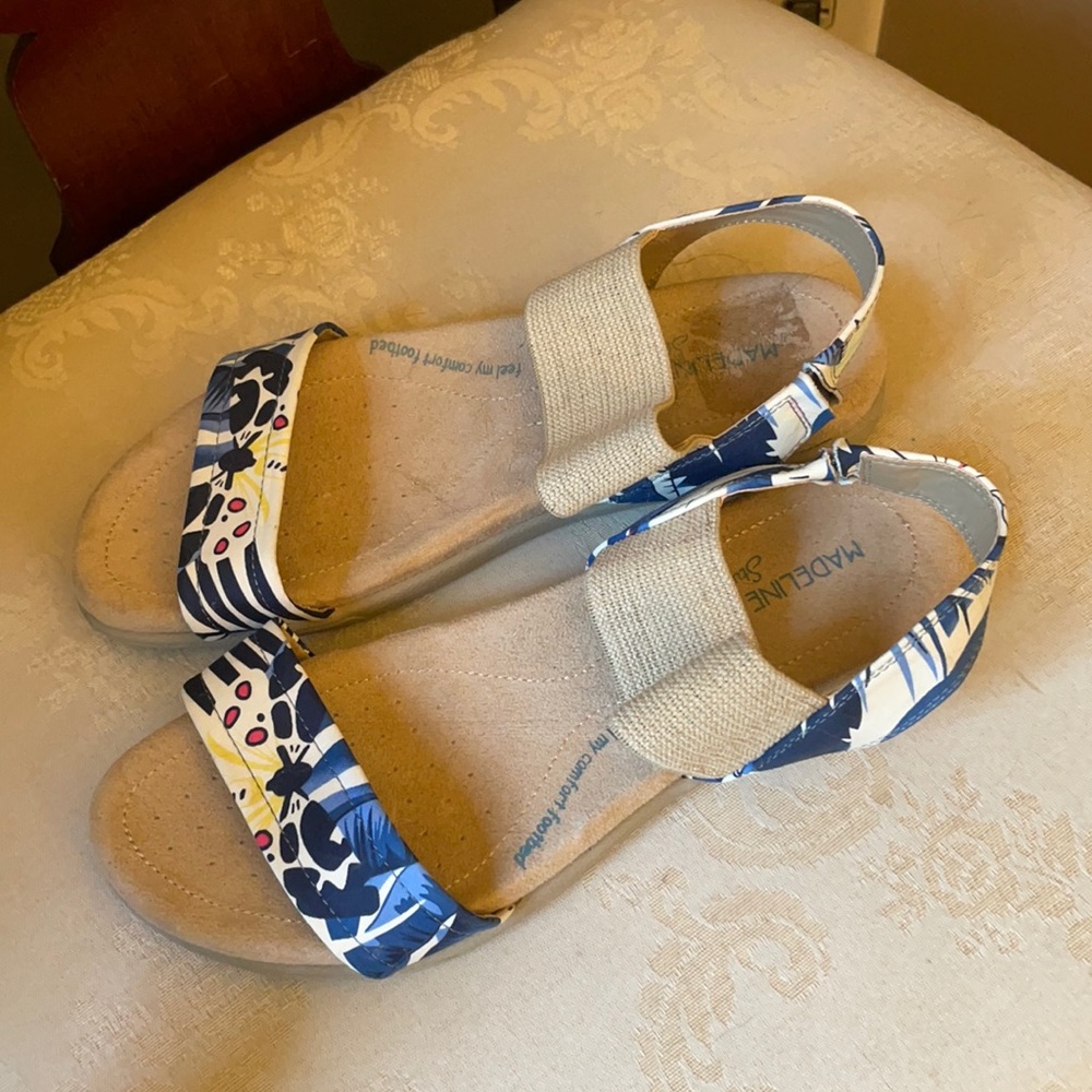 Madeline Stuart Ms Genoa comfort footbed sandals